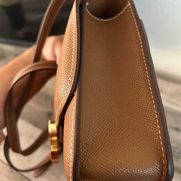 Elegant Brown Crossbody Bag with Gold Accent - Picture 7 of 12